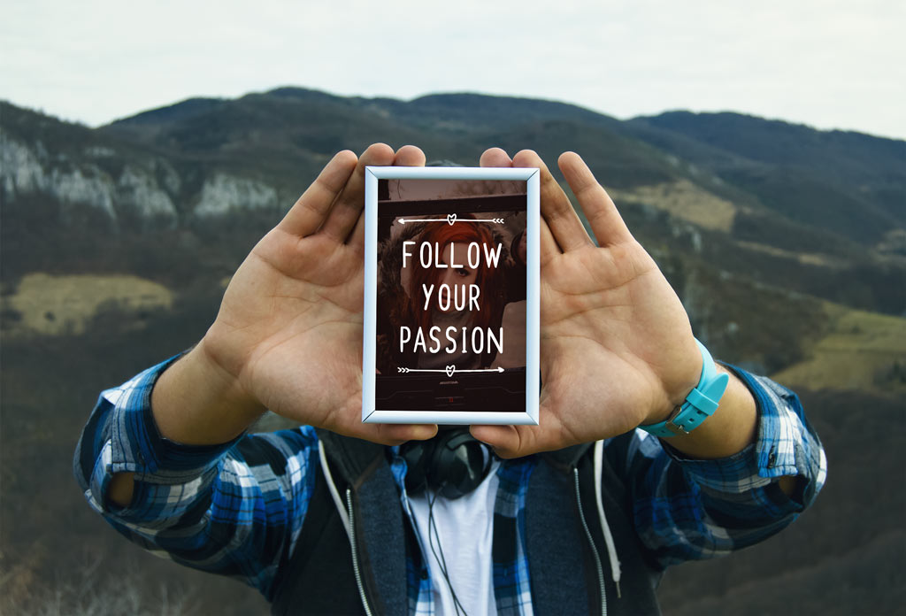 Man holding a Photo Frame Mockup | Mockup World