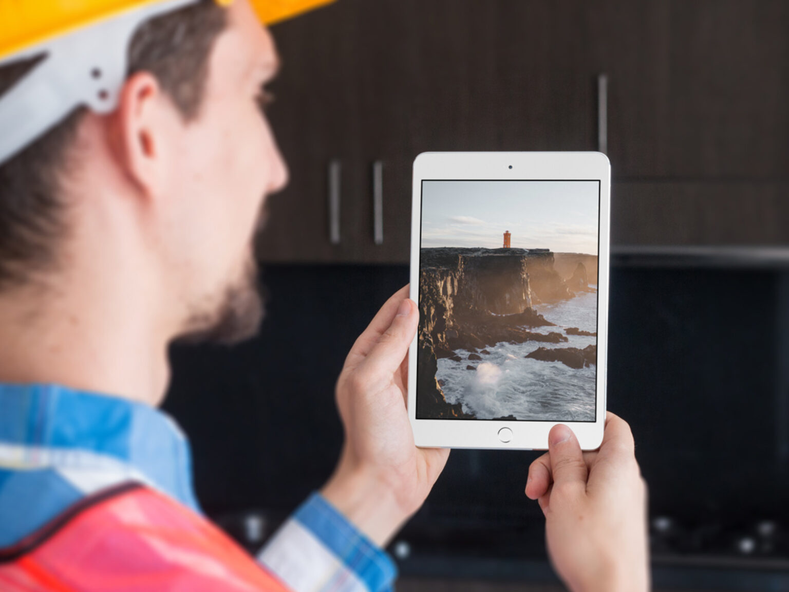 Man holding iPad Mini Mockup Generator | Mockup World